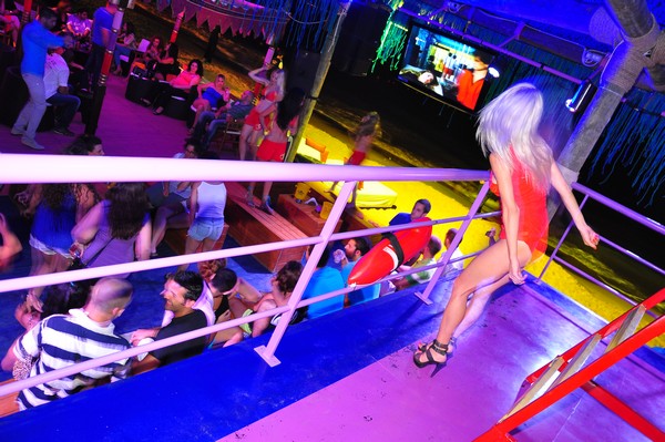 Night Beach Party @ Edde Sands